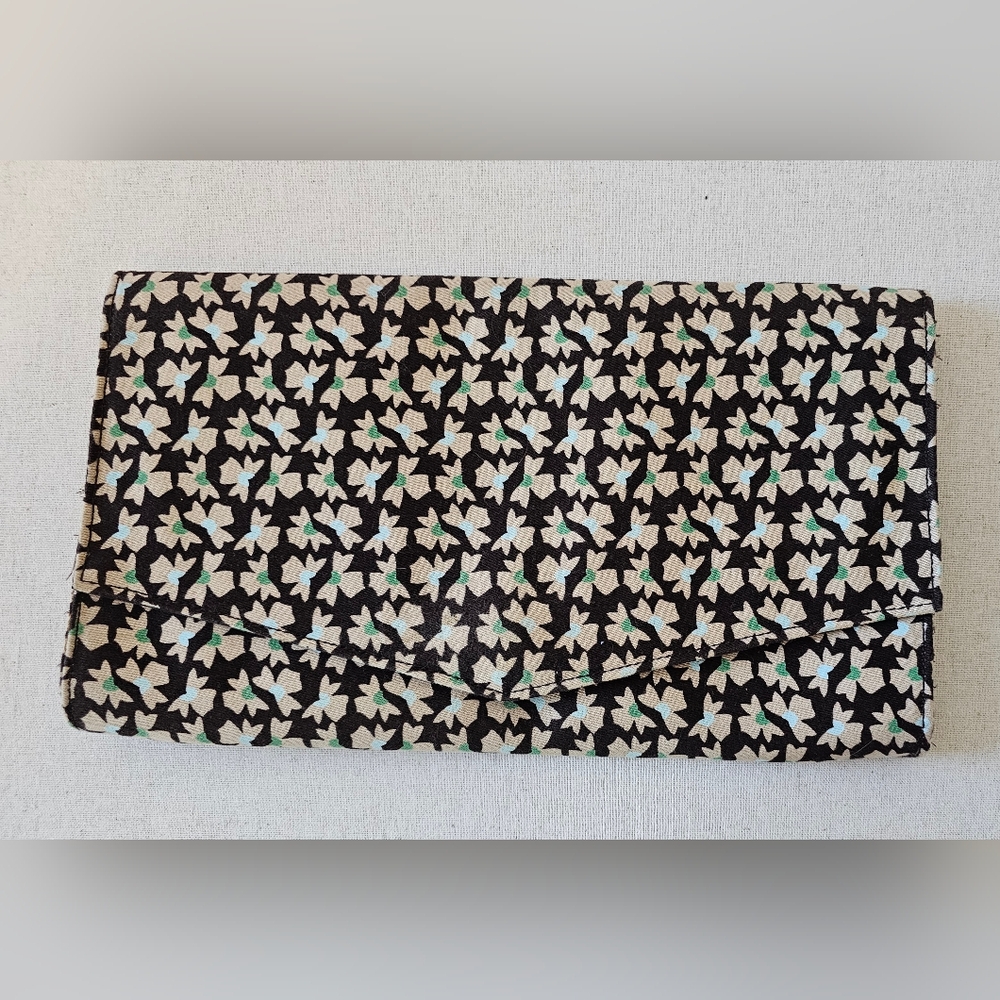 Y2K- Old Navy Floral Envelope Clutch Purse